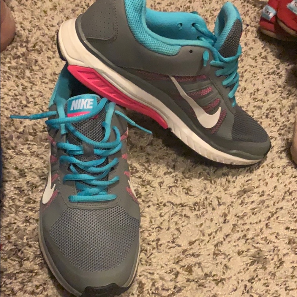 Nike Tennis Shoes